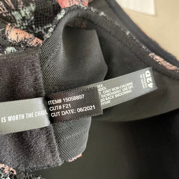 Torrid NWT Lightly Lined Everyday Wire-Free Bra Floral 360° Back Smoothing 42D - Picture 10 of 11